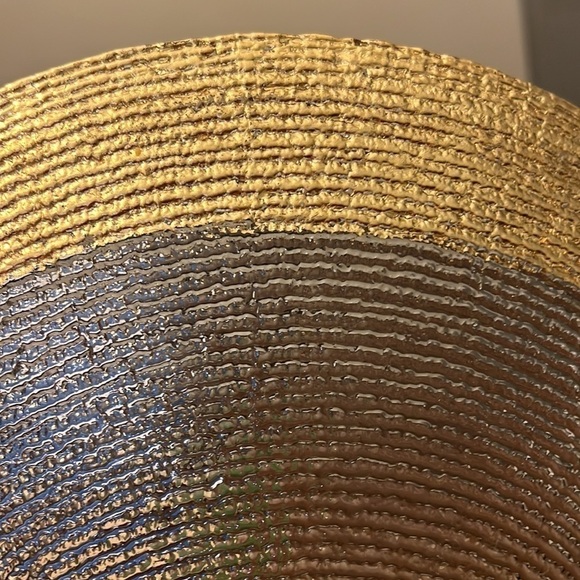 Shallow Ridged Glass Bowl With Gold Rim - Picture 3 of 4